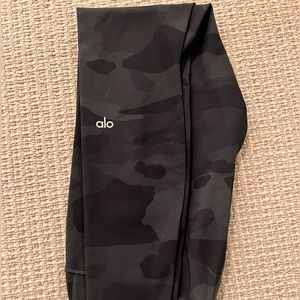 Alo Yoga Airbrush Camo Leggings